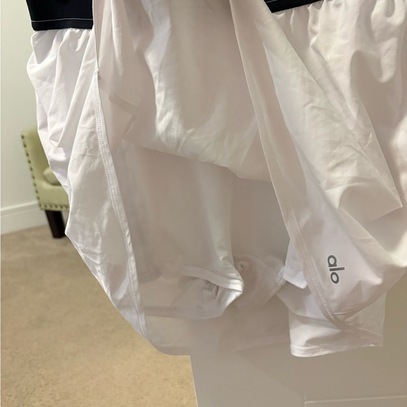 ALO Yoga Women's White Match Point Skirt - Picture 4 of 4